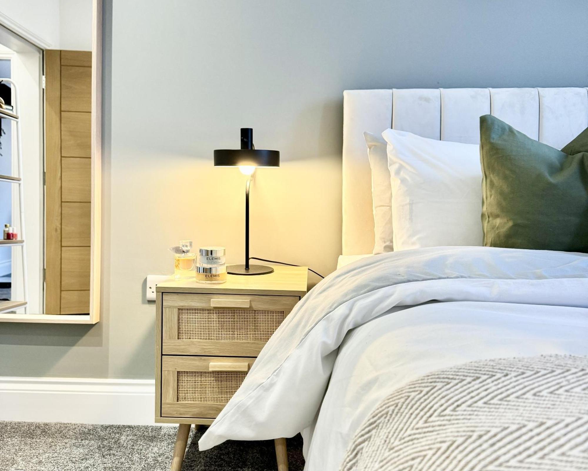 The Yorkshire Crown - Luxury Apartment - Free Parking Nearby Harrogate Exterior photo